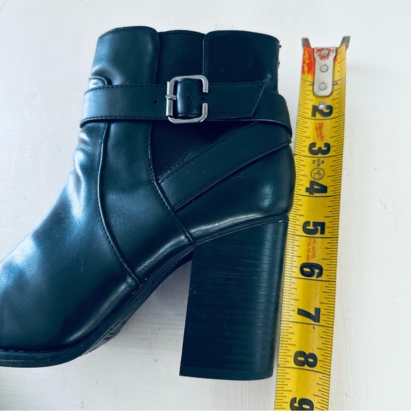 Aldo Black faux leather Buckle Strap Ankle Boots size 7.5 - Picture 7 of 11